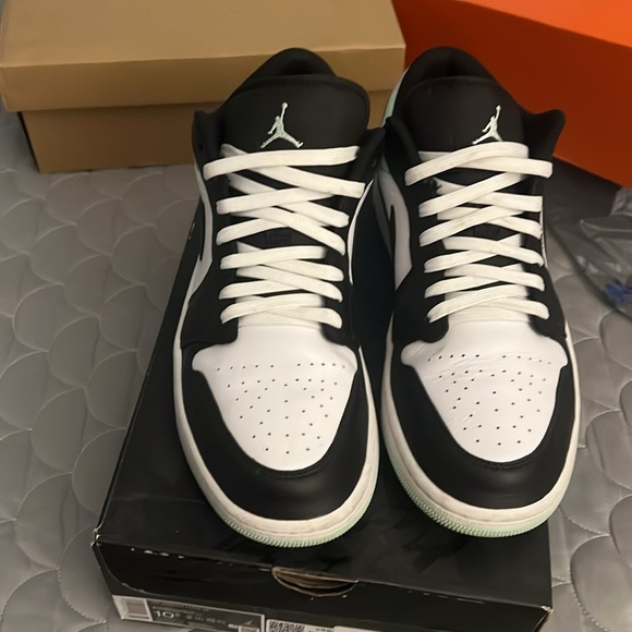 Jordan 1 low SE “tie dye” 10.5 men - Picture 3 of 5